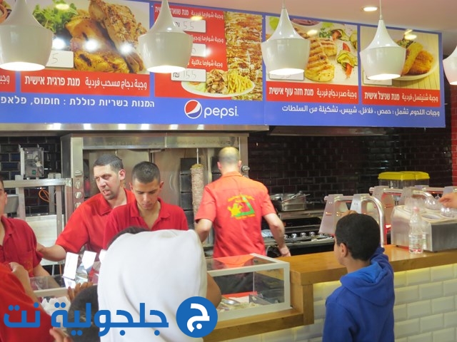  المئات يشاركون في افتتاح مطعم ومأكولات ابو محفوظ في  كفر قاسم